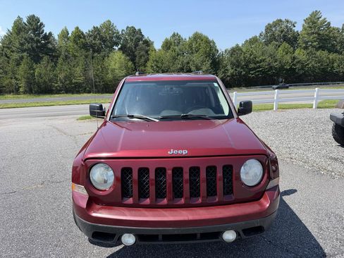 Used 2014 Jeep Patriot Latitude FWD image 2