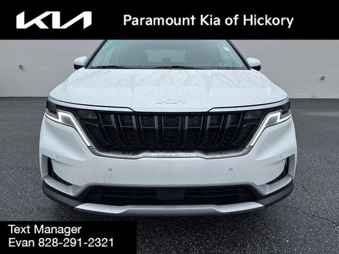 Used 2024 Kia Carnival EX image 2