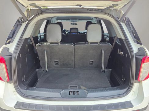 Used 2021 Ford Explorer XLT w/ Equipment Group 202A RWD image 29