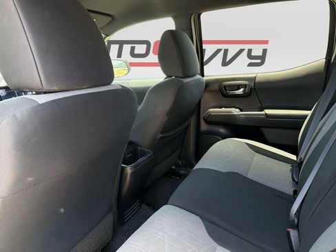 Used 2022 Toyota Tacoma TRD Off-Road AWD/4WD image 16