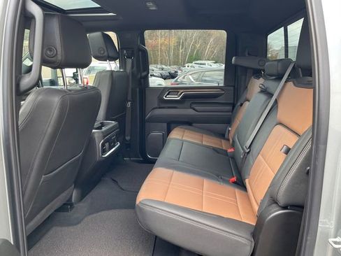 Used 2024 Chevrolet Silverado 3500 High Country image 19