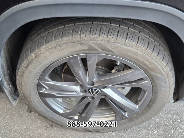 Used 2024 Volkswagen Atlas Cross Sport SEL R-Line AWD/4WD image 7