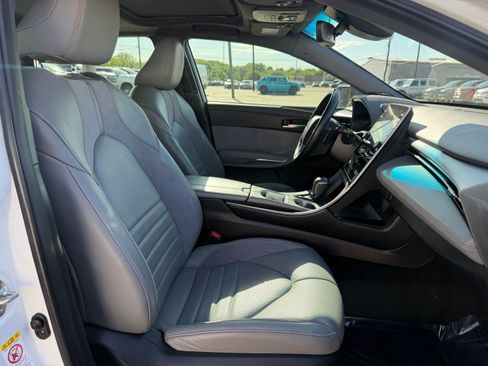 Used 2019 Toyota Avalon XSE image 24