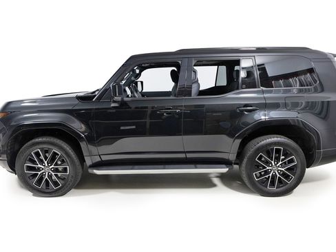 Used 2024 Lexus GX 550 image 3