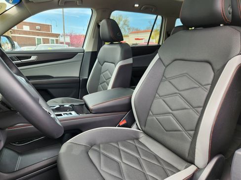 Certified 2025 Volkswagen Atlas Peak Edition SE AWD/4WD image 7