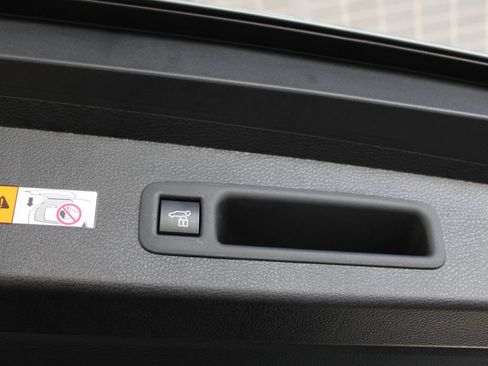 Certified 2025 Toyota Sienna XLE Woodland Edition AWD/4WD image 59