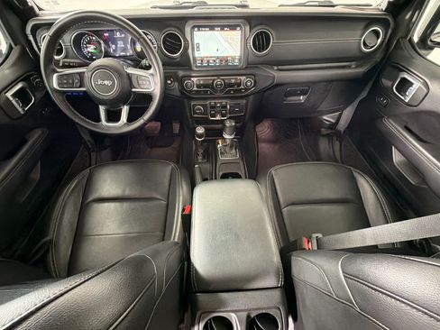Used 2022 Jeep Wrangler Unlimited Sahara AWD/4WD image 14