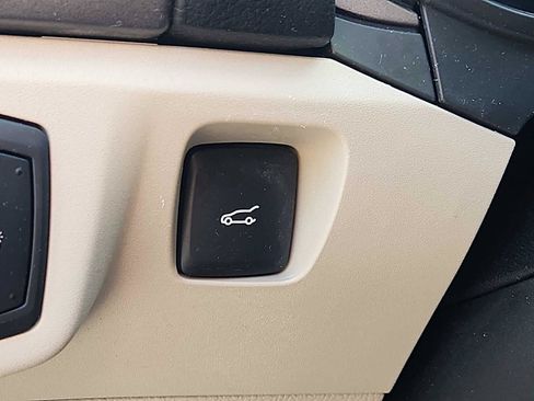 Used 2019 Ford Fusion SE FWD image 27