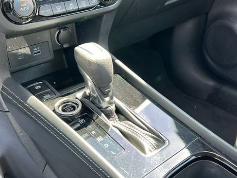 Certified 2023 Nissan Kicks SR w/ SR Premium Package FWD image 18