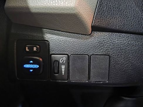 Used 2014 Toyota Corolla LE image 10