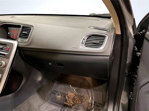 Used 2016 Volvo S60 T5 Premier image 17