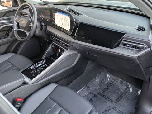 Used 2025 Audi Q5 Premium w/ Convenience Package image 20