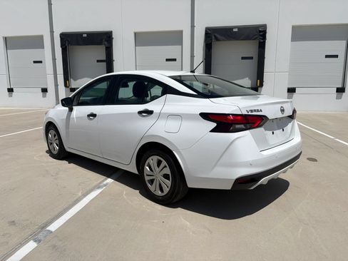 Used 2022 Nissan Versa S FWD image 7