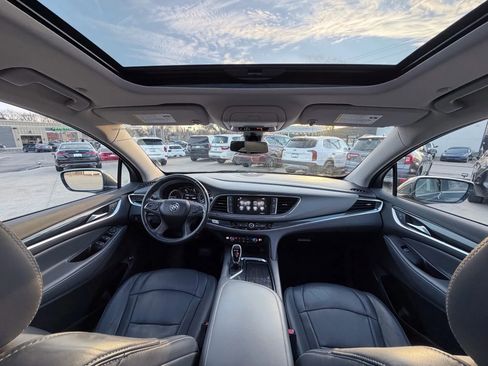 Used 2018 Buick Enclave Essence image 46