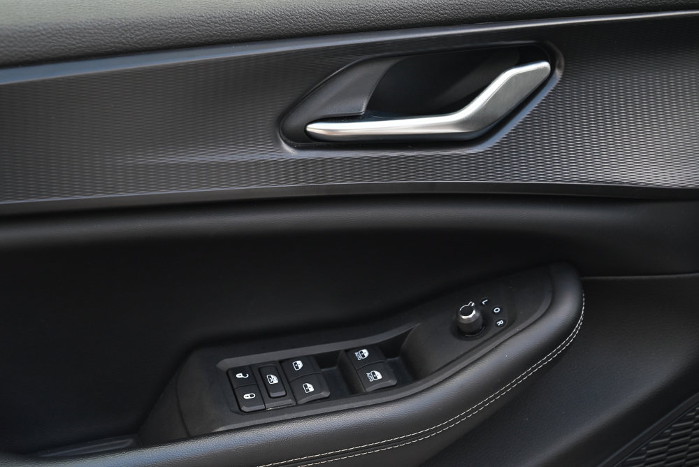 Used 2023 Jeep Grand Cherokee Altitude RWD image 8