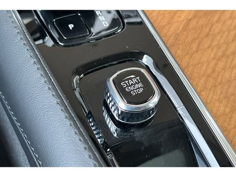 Used 2023 Volvo XC90 B5 Plus image 24