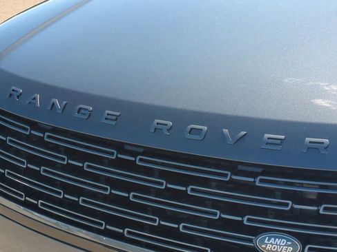 New 2025 Land Rover Range Rover Long Wheelbase SE image 12