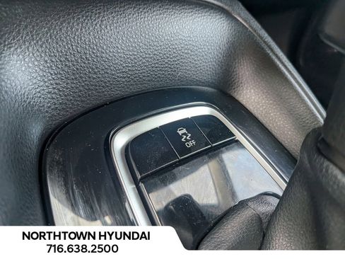Used 2020 Toyota Corolla LE FWD image 16