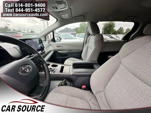 Used 2024 Toyota Sienna LE FWD image 13