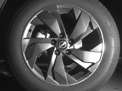 Used 2025 Nissan Rogue SV image 12