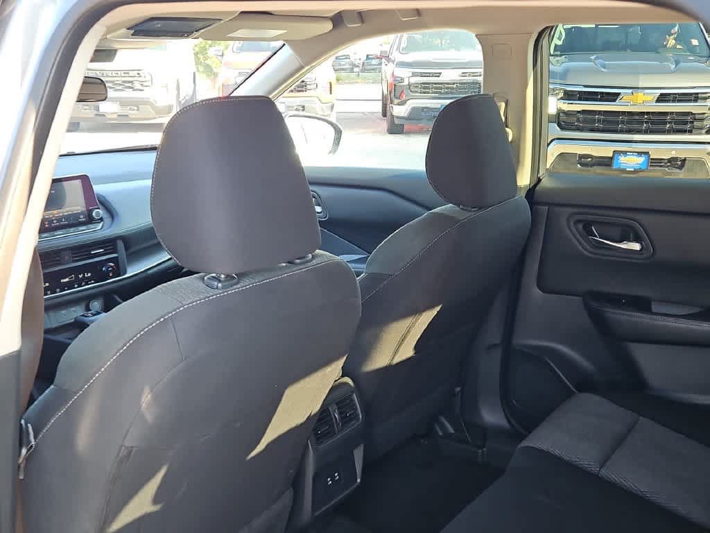Used 2025 Nissan Rogue SV FWD image 16