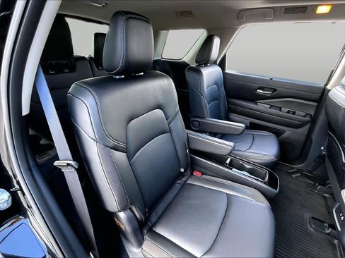 Used 2024 Nissan Pathfinder SL w/ SL Premium Package FWD image 20