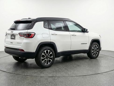 Used 2025 Jeep Compass Trailhawk AWD/4WD image 9