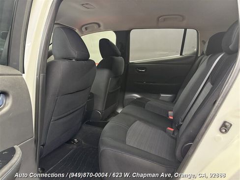 Used 2018 Nissan Leaf SV w/ SV Technology Package image 9