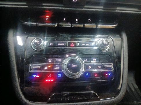 Used 2021 Lincoln Corsair Reserve image 12