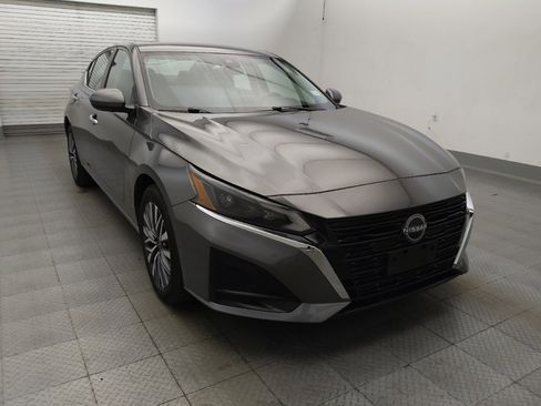 Used 2023 Nissan Altima 2.5 SV w/ SV Premium Package AWD/4WD image 13