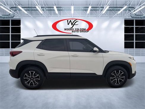 Used 2023 Chevrolet TrailBlazer ACTIV w/ Sun and Liftgate Package image 2