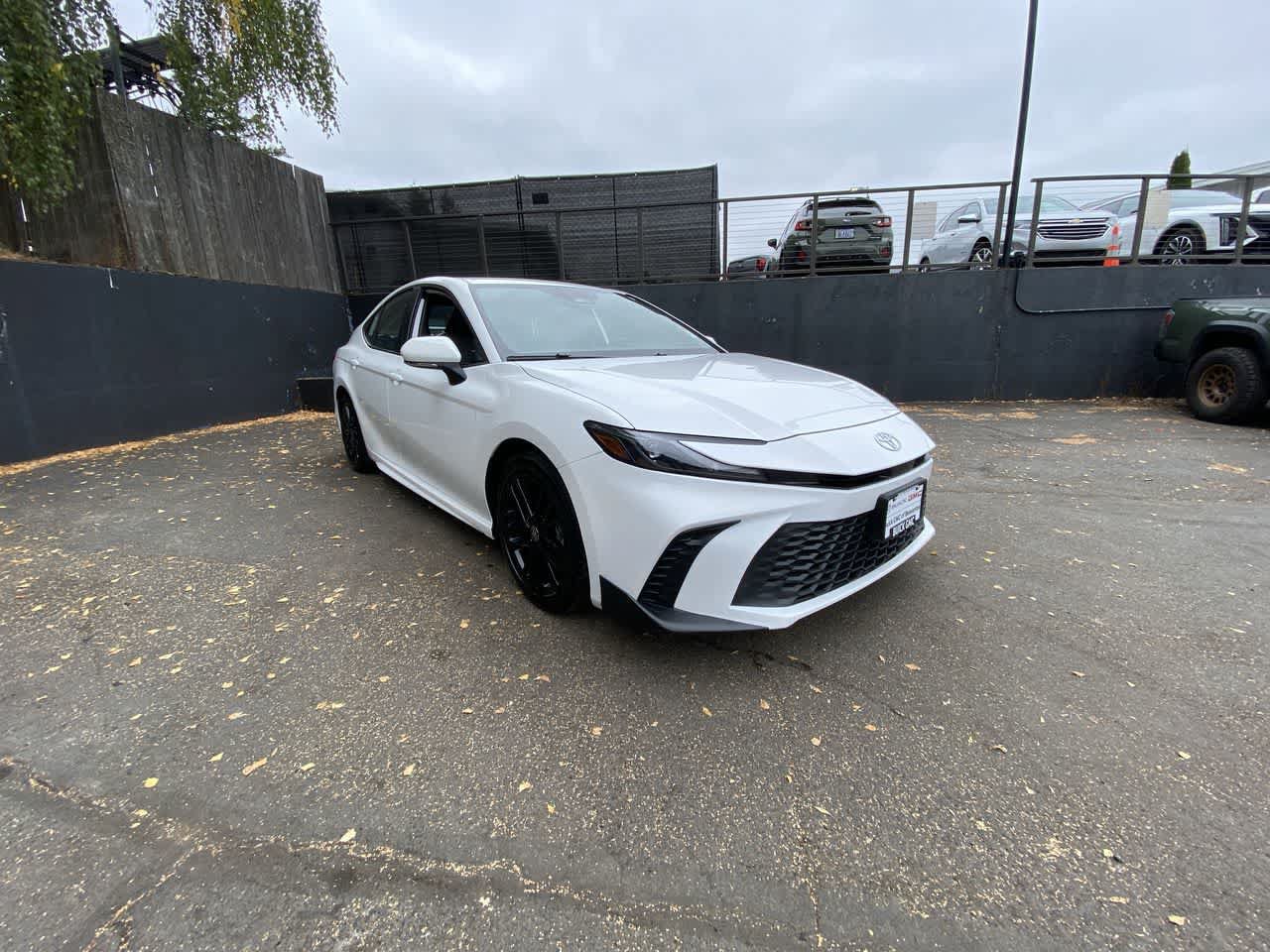 Used 2025 Toyota Camry SE FWD image 8