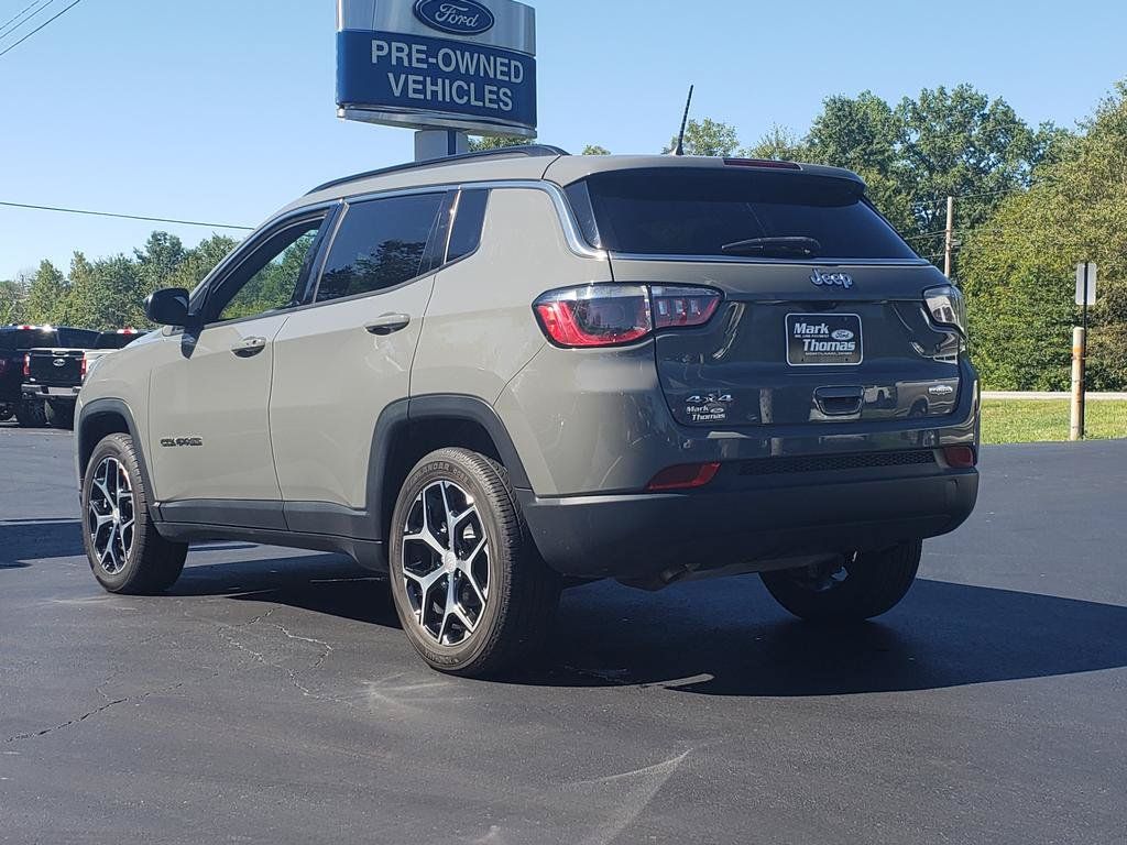 Used 2024 Jeep Compass Latitude AWD/4WD image 8