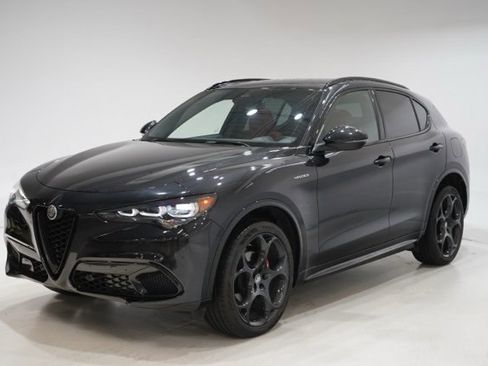 Used 2024 Alfa Romeo Stelvio Veloce image 3