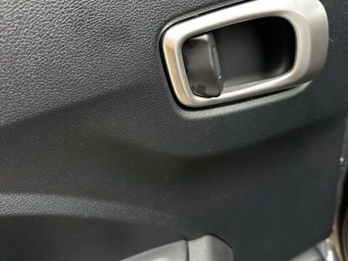 Certified 2025 Hyundai Venue SEL FWD image 13