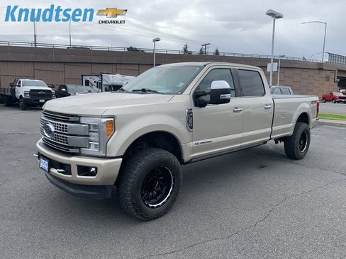 Used 2018 Ford F350 Platinum w/ Platinum Ultimate Package AWD/4WD image 3