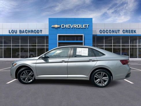 Used 2024 Volkswagen Jetta SE FWD image 5