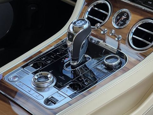 Used 2022 Bentley Continental GT image 43