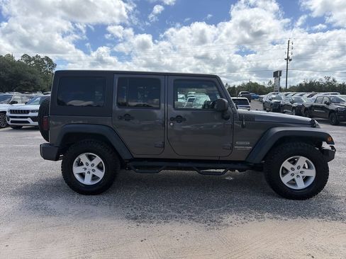 Used 2018 Jeep Wrangler Unlimited Sport S AWD/4WD image 7