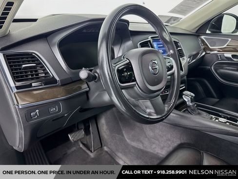 Used 2017 Volvo XC90 T6 Momentum w/ Vision Package image 9