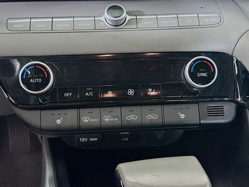 Used 2025 Hyundai Elantra SEL image 24