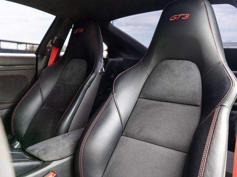 Used 2015 Porsche 911 GT3 RWD image 4