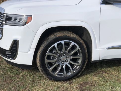 Used 2023 GMC Acadia Denali image 2