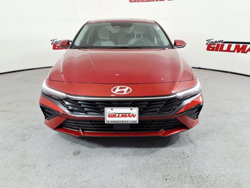 Used 2026 Hyundai Elantra Limited FWD image 2