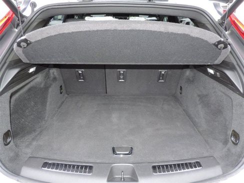 Used 2021 Cadillac XT4 Premium Luxury w/ LPO, Onyx Sport Package image 12