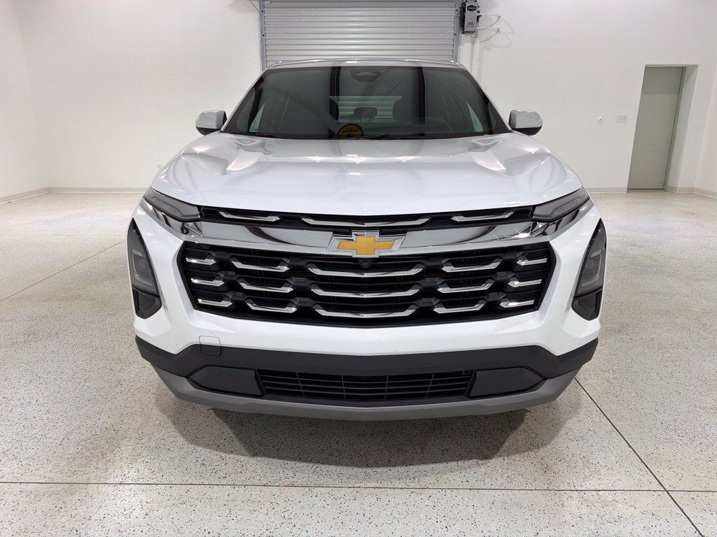 Used 2026 Chevrolet Equinox LT FWD image 8