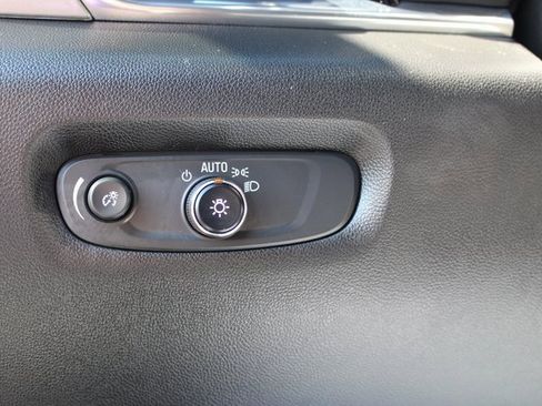 Used 2024 Chevrolet Traverse LT image 13