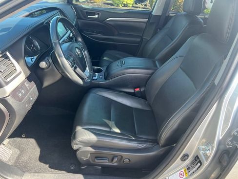 Used 2017 Toyota Highlander Limited AWD/4WD image 13