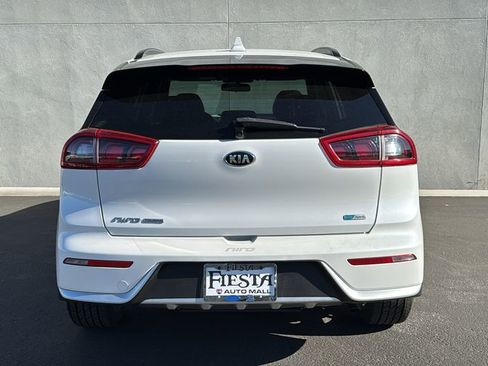 Used 2017 Kia Niro EX image 3