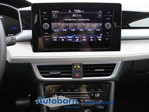 Used 2025 Volkswagen Taos SE AWD/4WD image 12